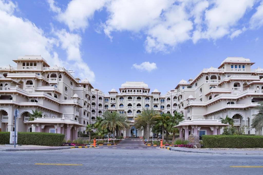 Royal Club By Rvhr, Grandeur Residence Crescent Palm Jumeirah ดูไบ ภายนอก รูปภาพ