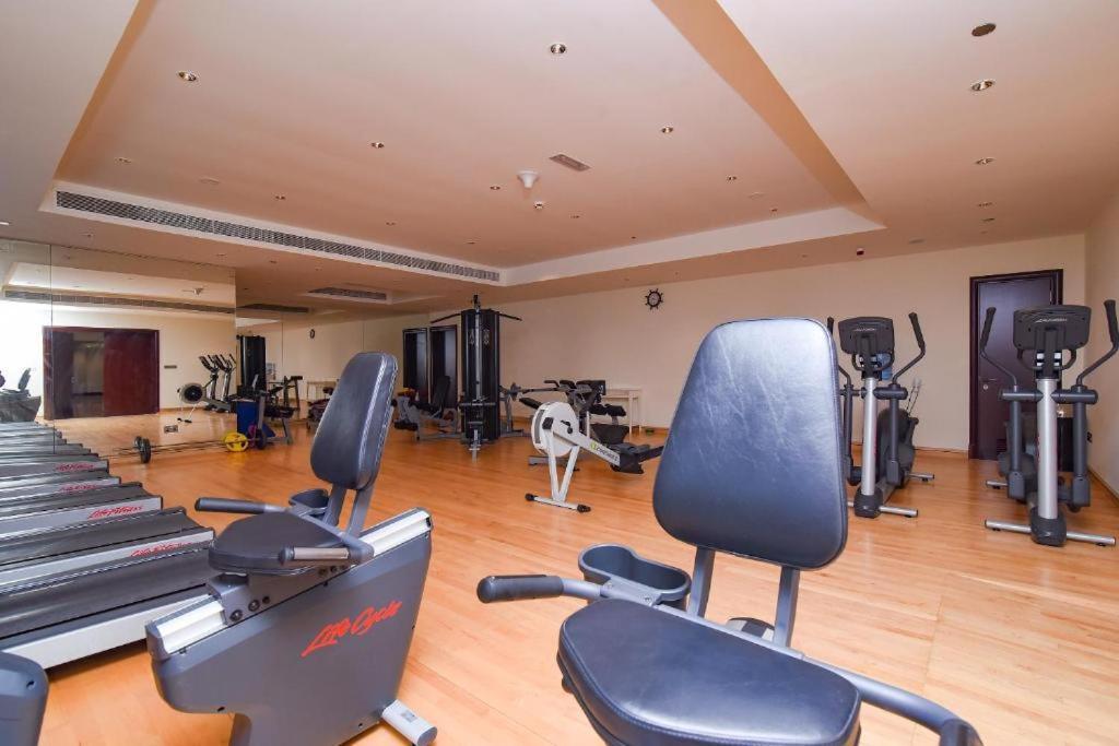 Royal Club By Rvhr, Grandeur Residence Crescent Palm Jumeirah ดูไบ ภายนอก รูปภาพ