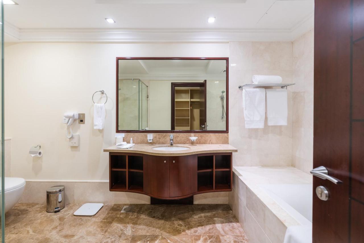 Royal Club By Rvhr, Grandeur Residence Crescent Palm Jumeirah ดูไบ ภายนอก รูปภาพ